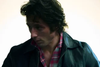 Jeremy-Allen-White-Bruce